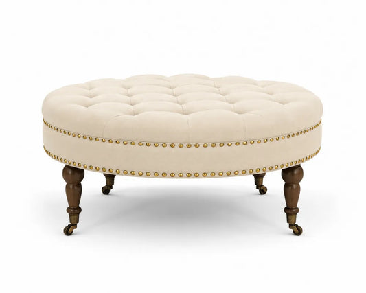 Runder Polsterhocker mit Holzbeinen und Rollen, Beige